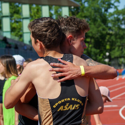 Roberts izskrien jaunu PB 1500m - 4:09,67!