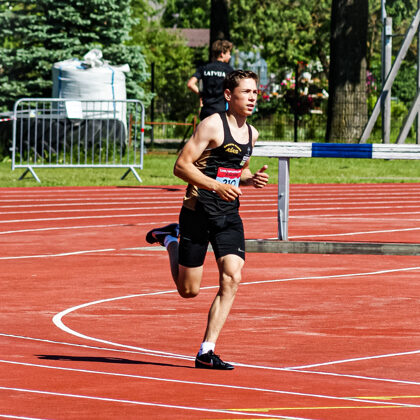 Roberts izskrien jaunu PB 1500m - 4:09,67!