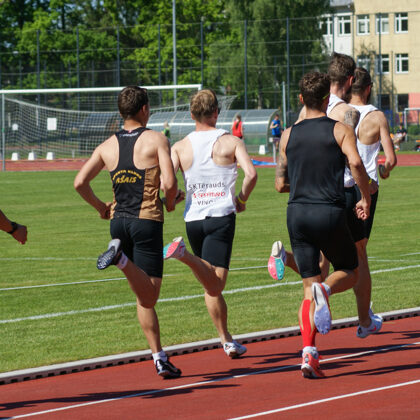Roberts izskrien jaunu PB 1500m - 4:09,67!