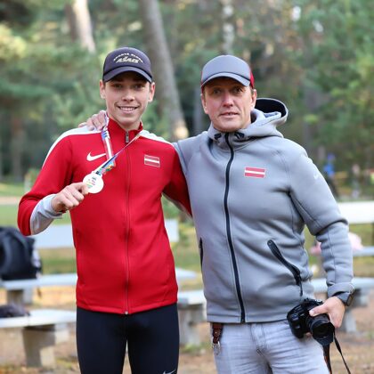 Roberts ar treneri pēc uzvaras Baltijas krosa čempionātā