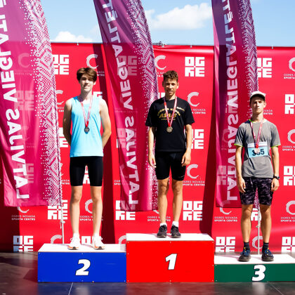 Latvijas U18 čempions 1500m!