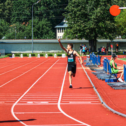 Latvijas U18 čempions 1500m!