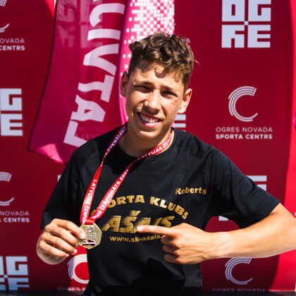 Latvijas U18 čempions 1500m!