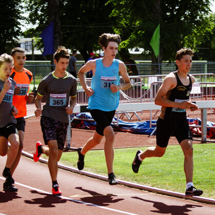 Latvijas U18 čempions 1500m!
