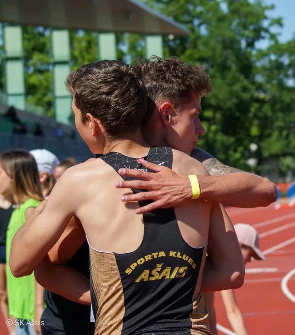 Roberts izskrien jaunu PB 1500m - 4:09,67!