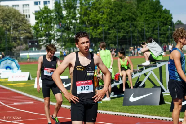 Roberts izskrien jaunu PB 1500m - 4:09,67!