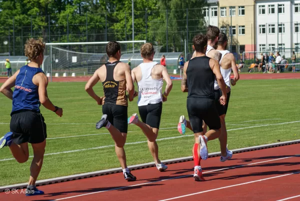 Roberts izskrien jaunu PB 1500m - 4:09,67!