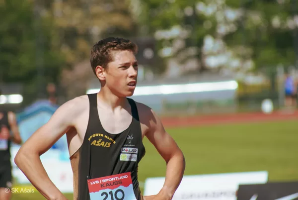 Roberts izskrien jaunu PB 1500m - 4:09,67!
