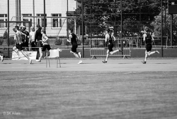 Roberts izskrien jaunu PB 1500m - 4:09,67!