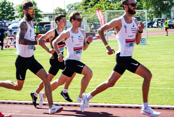 Roberts izskrien jaunu PB 1500m - 4:09,67!