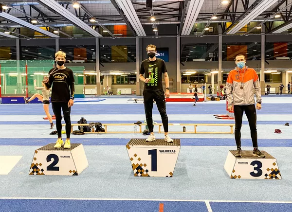 Roberts uzskrien jaunu PB un kluba rekordu 800m telpās - 1:57,68