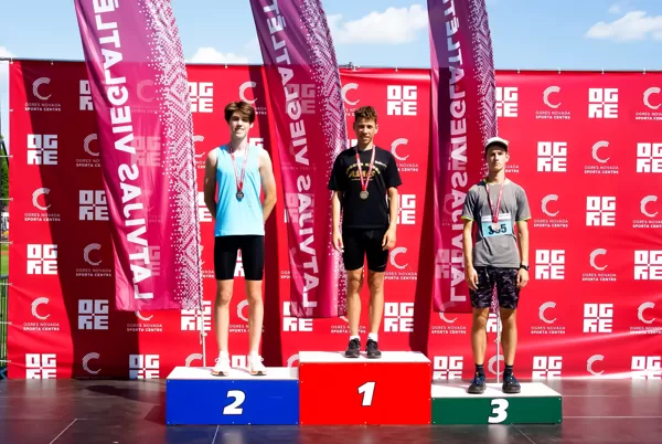 Latvijas U18 čempions 1500m!