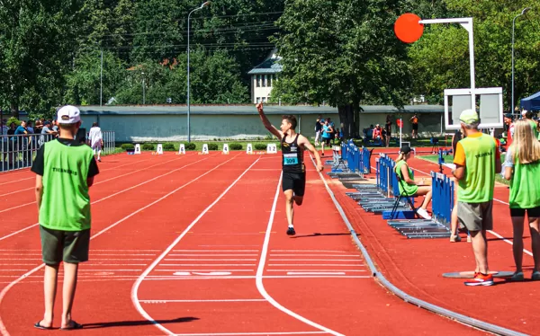 Latvijas U18 čempions 1500m!
