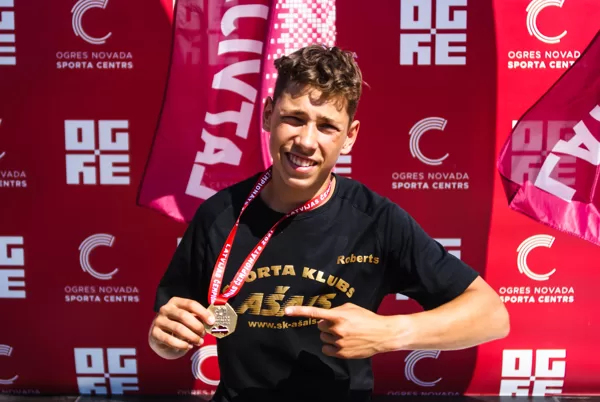 Latvijas U18 čempions 1500m!