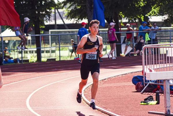 Latvijas U18 čempions 1500m!
