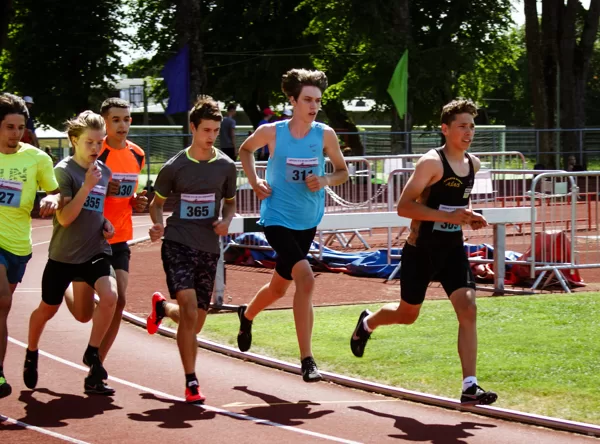 Latvijas U18 čempions 1500m!