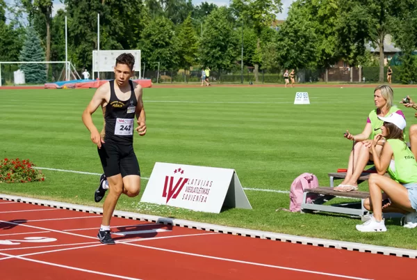 Robertam jauns PB 1500m - 4:00,87!!! Latvijas čempionāts