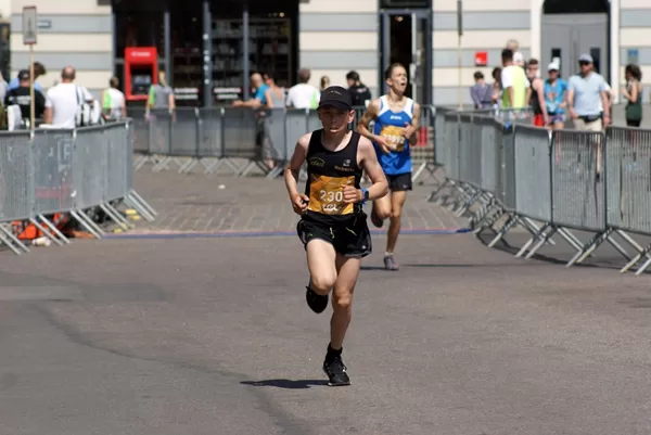 Pretīm finišam 2019. gada TeT Rīgas maratonā. 11. vieta kopv., 2. vieta gupā!