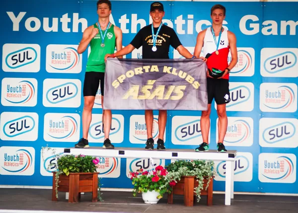 Youth Athletics Games 2021, Somija. 800m zelta pjedestāls