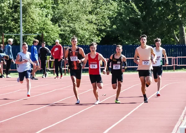 Roberts Glazers 800m - 2:05,02
