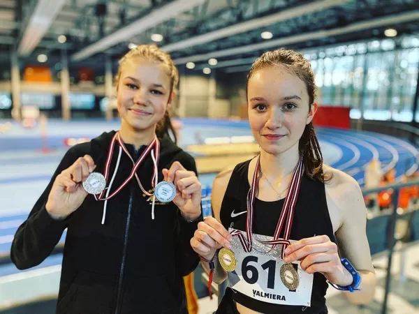 Atlases sacensības uz U14 čempionātu telpās